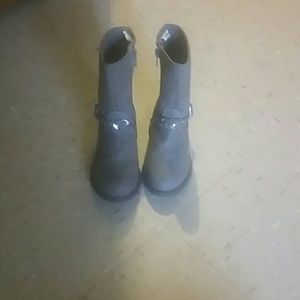 Kid boots